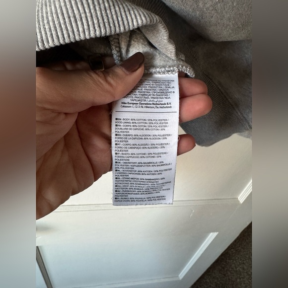 Nike women’s size medium sweatshirt hoodie - Picture 4 of 4